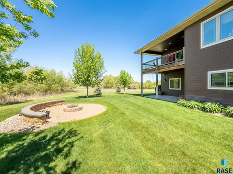 Exterior - 305 S Heritage Rd, Brandon, SD 57005 photo 5 of 7
