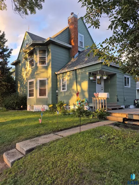 102 3rd St SE, Pipestone, MN 56164