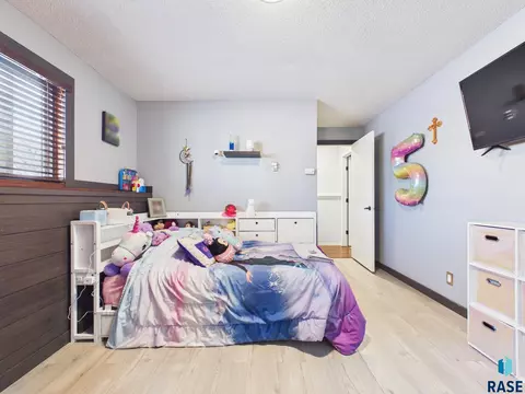 213 W Spruce St, Brandon, SD 57005 photo 12