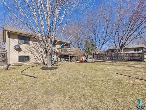 213 W Spruce St, Brandon, SD 57005 photo 22