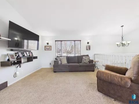 213 W Spruce St, Brandon, SD 57005 photo 3