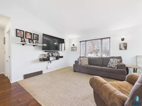 213 W Spruce St, Brandon, SD 57005 photo 10