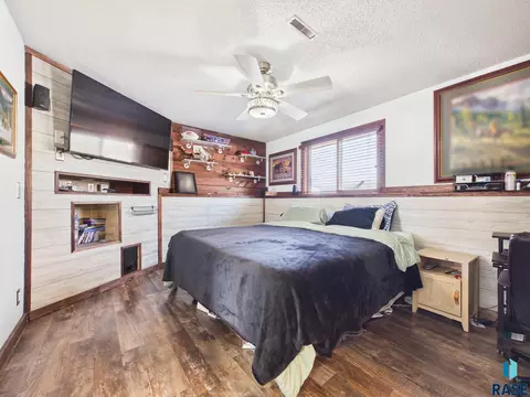 213 W Spruce St, Brandon, SD 57005 photo 5