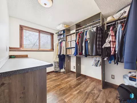 213 W Spruce St, Brandon, SD 57005 photo 9