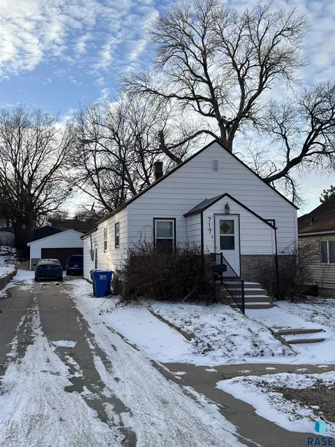 717 S Hawthorne Ave, Sioux Falls, SD 57104