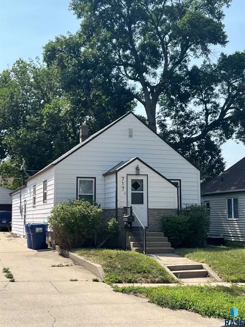 717 S Hawthorne Ave, Sioux Falls, SD 57104