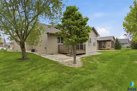 Exterior - 4505 E Kearney Pl, Sioux Falls, SD 57110 photo 8 of 10