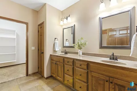 Bath - 4505 E Kearney Pl, Sioux Falls, SD 57110 photo 4 of 6