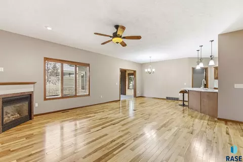 Living - 4505 E Kearney Pl, Sioux Falls, SD 57110 photo 3 of 7