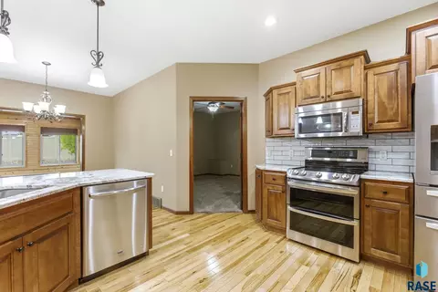 Kitchen - 4505 E Kearney Pl, Sioux Falls, SD 57110 photo 4 of 4
