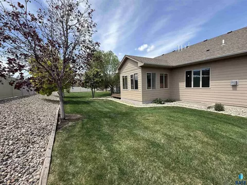 Exterior - 4505 E Kearney Pl, Sioux Falls, SD 57110 photo 10 of 10