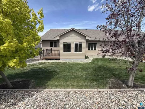 Exterior - 4505 E Kearney Pl, Sioux Falls, SD 57110 photo 9 of 10