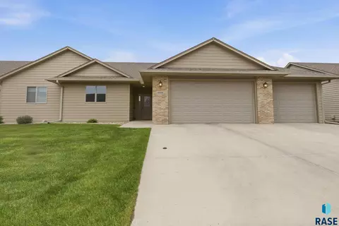 4505 E Kearney Pl, Sioux Falls, SD 57110