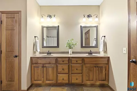 Bath - 4505 E Kearney Pl, Sioux Falls, SD 57110 photo 3 of 6