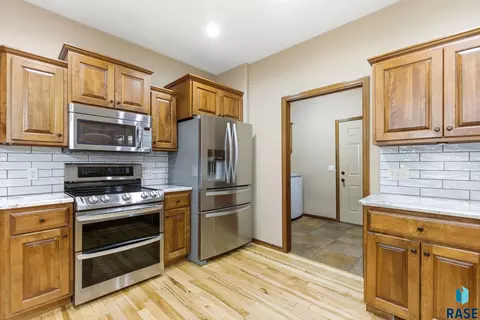 Kitchen - 4505 E Kearney Pl, Sioux Falls, SD 57110 photo 2 of 4