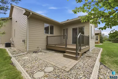 Exterior - 4505 E Kearney Pl, Sioux Falls, SD 57110 photo 4 of 10