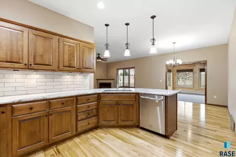 Kitchen - 4505 E Kearney Pl, Sioux Falls, SD 57110 photo 3 of 4