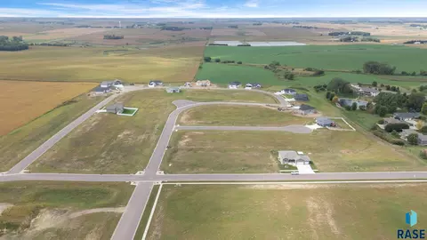 625 Hanna Trl, Crooks, SD 57020