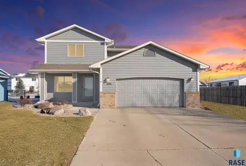 1006 Ash Grove St, Harrisburg, SD 57032