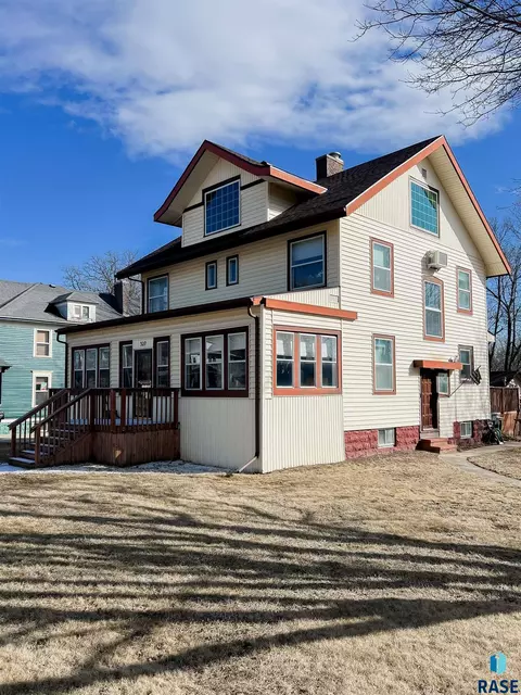 327 W Main St, Luverne, MN 56156