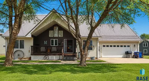 800 Blackstone Pl, Hurley, SD 57036