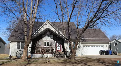 800 Blackstone Pl, Hurley, SD 57036