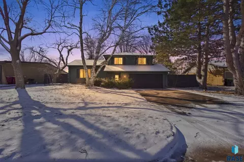 1509 E 54th St, Sioux Falls, SD 57103