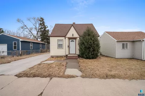 1305 E 12th St, Sioux Falls, SD 57103