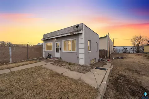 710 S 4th Ave, Sioux Falls, SD 57104