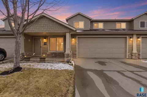 2907 E Fieldstone Pl, Sioux Falls, SD 57108