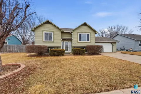 3916 S Sertoma Ave, Sioux Falls, SD 57106