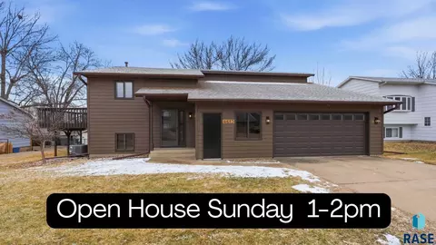 4613 E Fernwood Dr, Sioux Falls, SD 57110