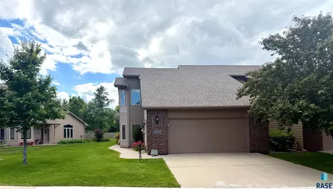 8103 S Brenda Pl, Sioux Falls, SD 57108