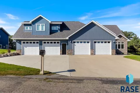 112 S Sunrise St, Hendricks, MN 56136