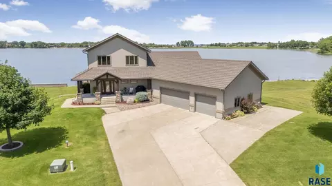 209 Lake Ridge Dr, Wentworth, SD 57075