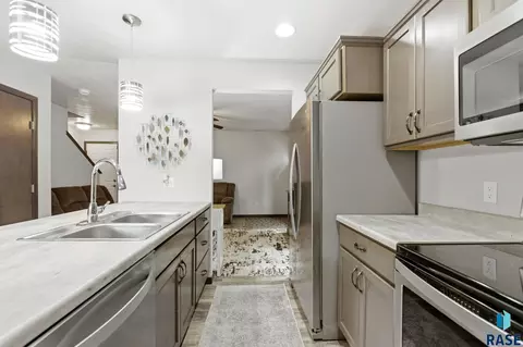 Kitchen - 9421 W Gert St, Sioux Falls, SD 57106 photo 1 of 9