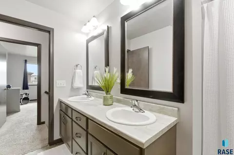 Bath - 9421 W Gert St, Sioux Falls, SD 57106 photo 2 of 2