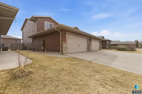 Exterior - 9421 W Gert St, Sioux Falls, SD 57106 photo 5 of 8