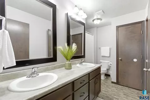 Bath - 9421 W Gert St, Sioux Falls, SD 57106 photo 1 of 2