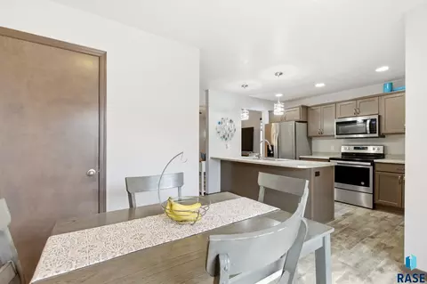 Dining - 9421 W Gert St, Sioux Falls, SD 57106 photo 4 of 4