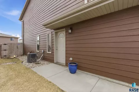 Exterior - 9421 W Gert St, Sioux Falls, SD 57106 photo 3 of 8