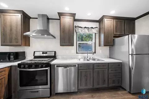 W Alpha Pl, Sioux Falls, SD 57106 photo 8