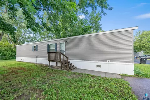 W Alpha Pl, Sioux Falls, SD 57106 photo 2