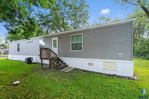 W Alpha Pl, Sioux Falls, SD 57106 photo 4