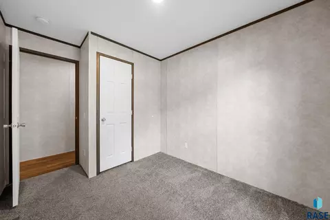W Alpha Pl, Sioux Falls, SD 57106 photo 14