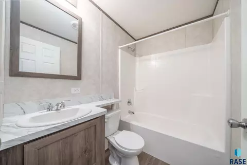 W Alpha Pl, Sioux Falls, SD 57106 photo 18