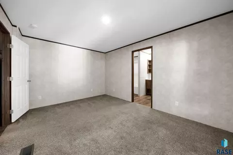 W Alpha Pl, Sioux Falls, SD 57106 photo 10