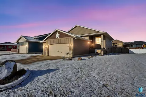 9101 W Broek Dr, Sioux Falls, SD 57106