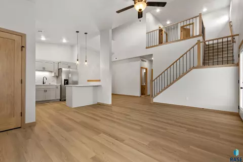 Living - 3401 S Jerome Pl, Sioux Falls, SD 57106 photo 2 of 3