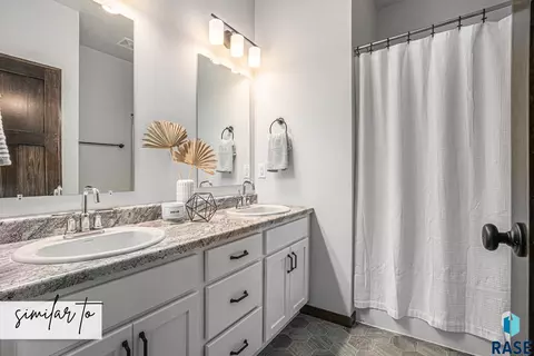 Bath - 3401 S Jerome Pl, Sioux Falls, SD 57106 photo 2 of 3